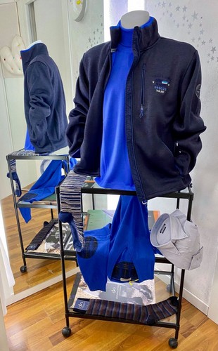 Maglione con scollo.jpg